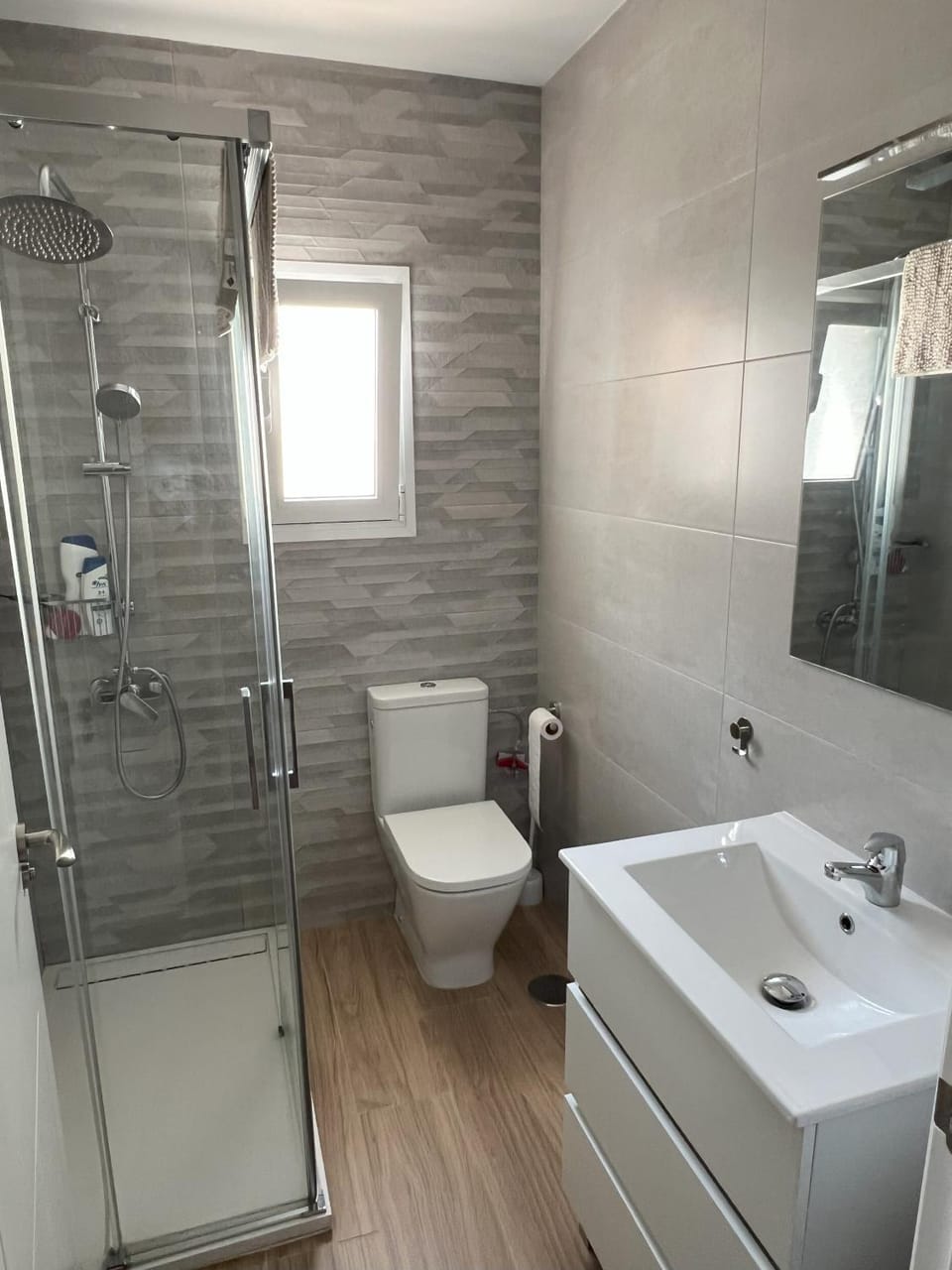 Shower, Toilet, Bathroom, towels