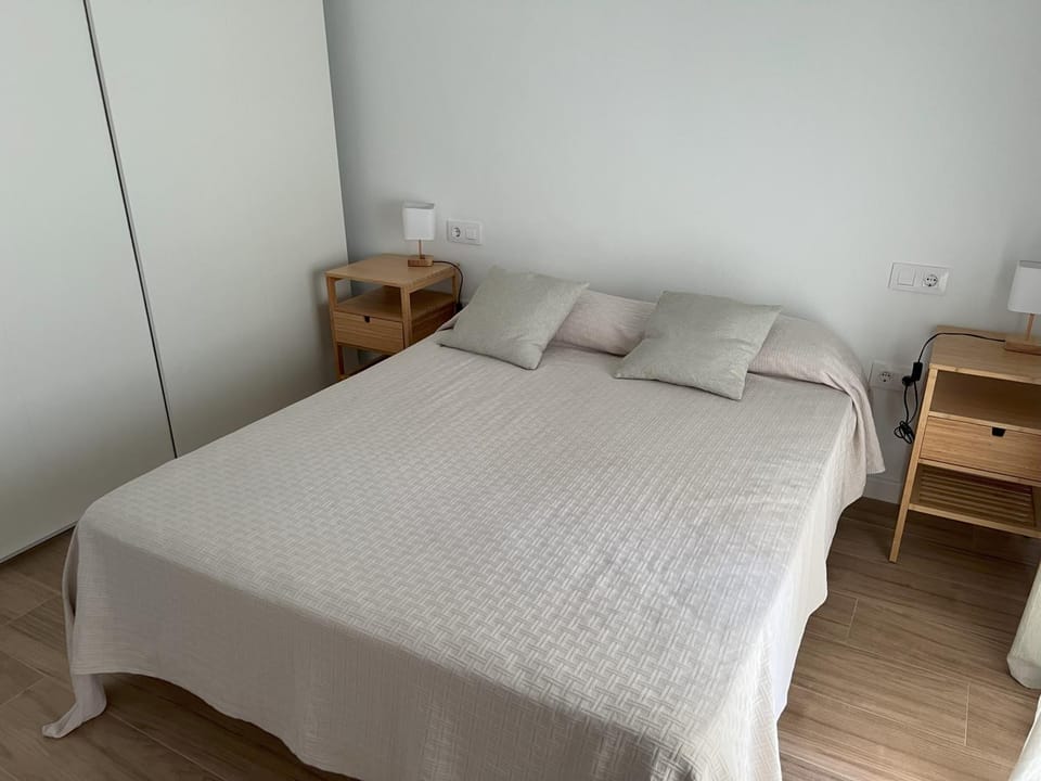 Bed, Photo of the whole room, Bedroom, wardrobe