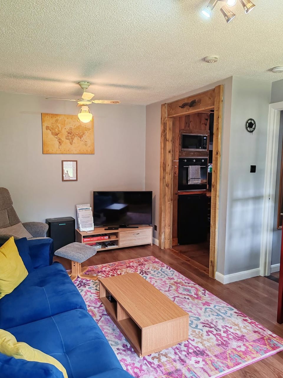 Communal lounge/ TV room, TV and multimedia, Living room, Seating area, Evening entertainment