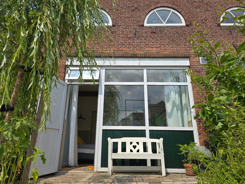 Facade/entrance, Balcony/Terrace