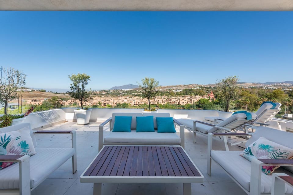 Property building, Balcony/Terrace, Living room