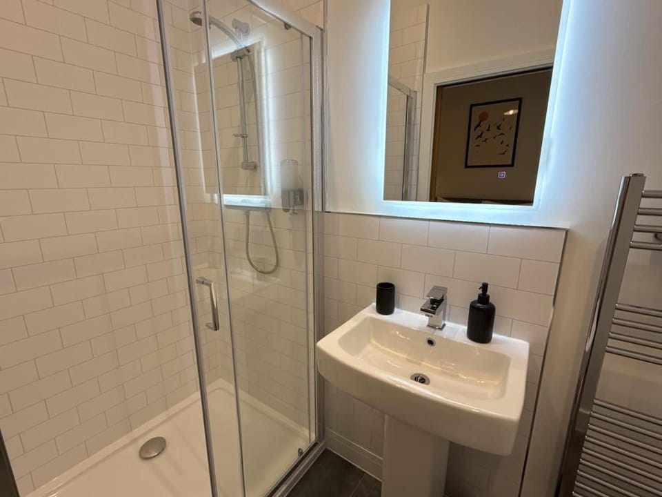 Shower, Bathroom, towels