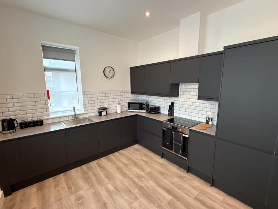 Coffee/tea facilities, Kitchen or kitchenette, oven, pet friendly, stove, toaster