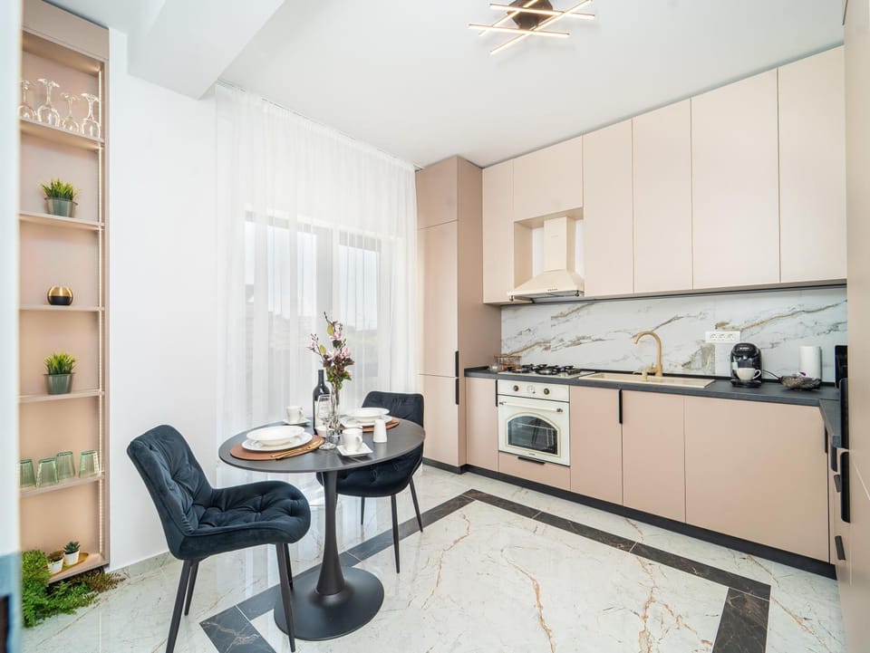 Coffee/tea facilities, Seating area, Dining area, oven, stove, toaster, kitchen