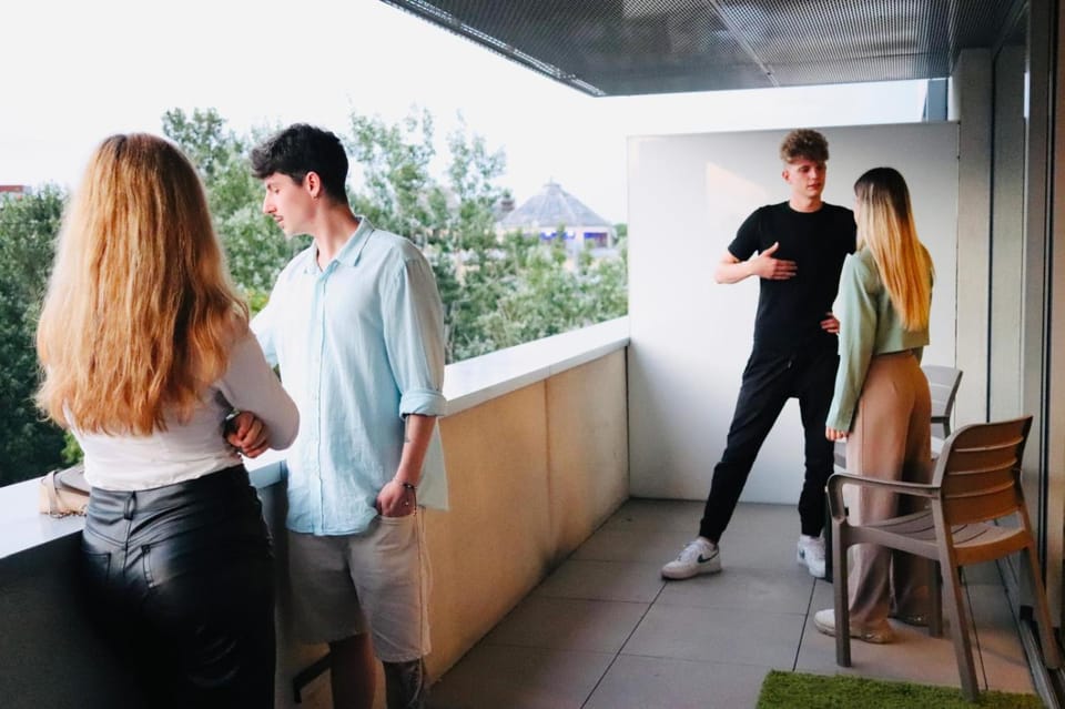 Balcony/Terrace, group of guests