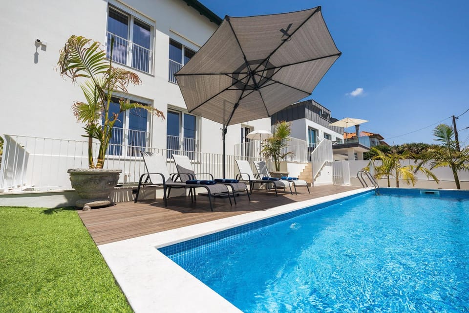 Property building, Garden, Garden view, Pool view, Swimming pool, sunbed