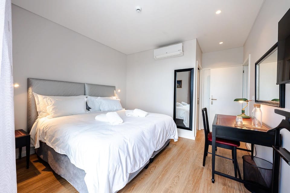 Bed, Bedroom, towels, air conditioner