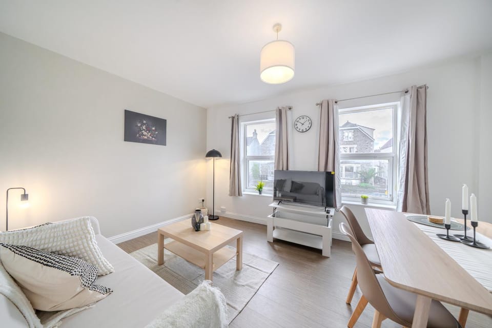 351B Fishponds Road Apartment in Bristol