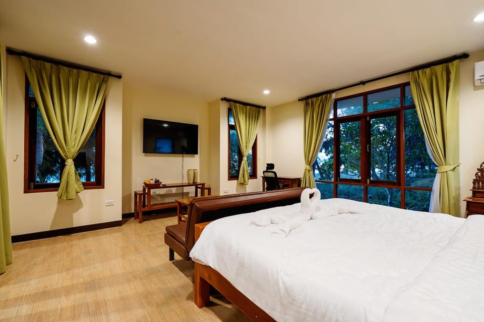 Bed, TV and multimedia, Living room, Photo of the whole room, Beach, Beach, Bedroom