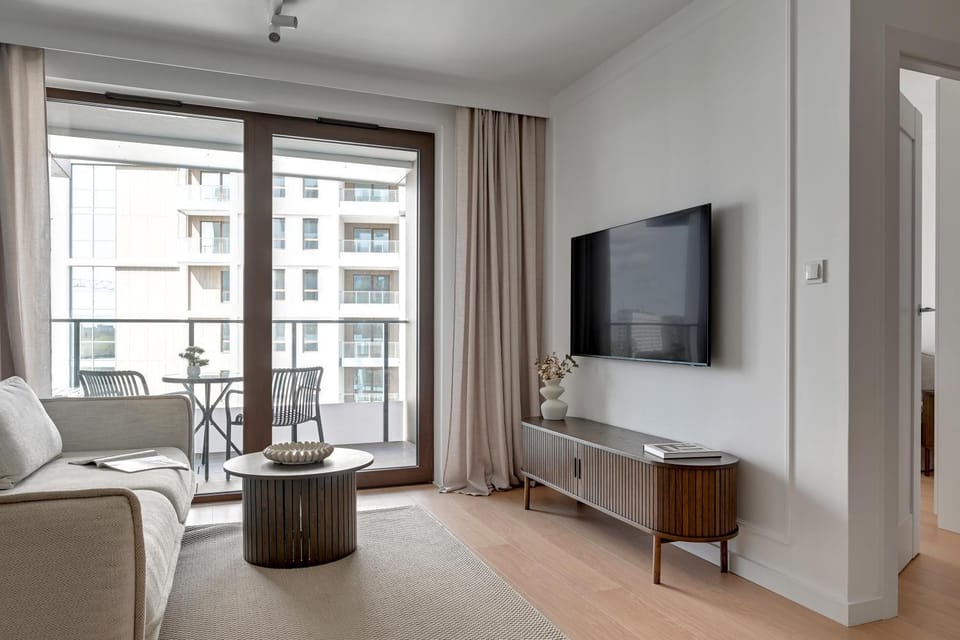 TV and multimedia, Living room, Seating area, Evening entertainment