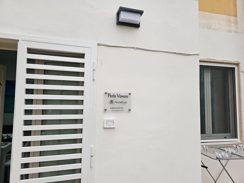 Property logo or sign, Balcony/Terrace