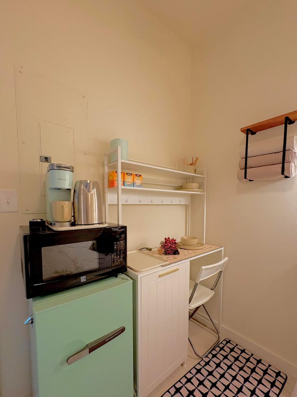 Coffee/tea facilities, microwave