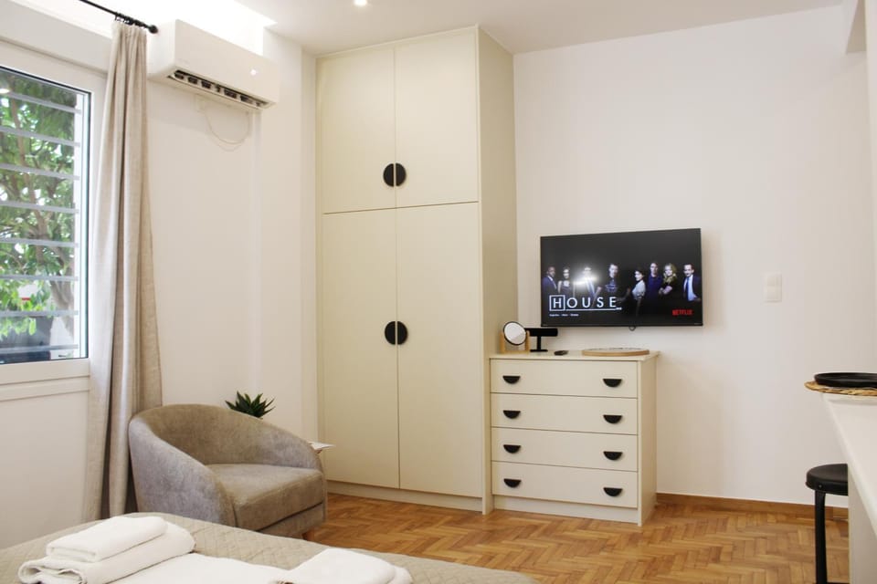 TV and multimedia, Seating area, wardrobe