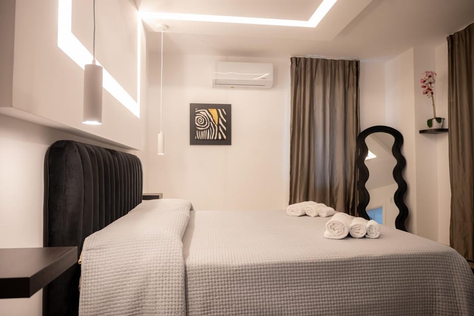 Bed, Photo of the whole room, Bedroom, towels, air conditioner