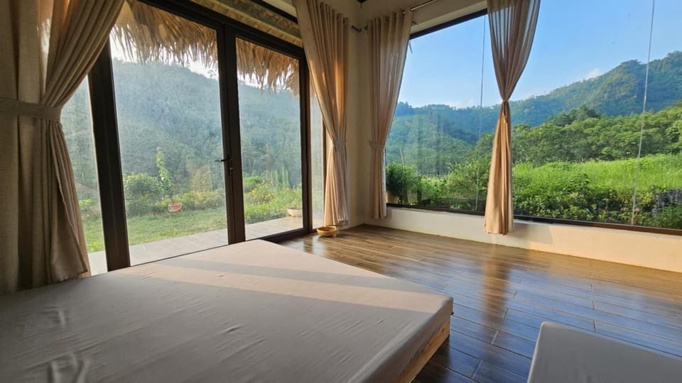 Natural landscape, Photo of the whole room, Mountain view