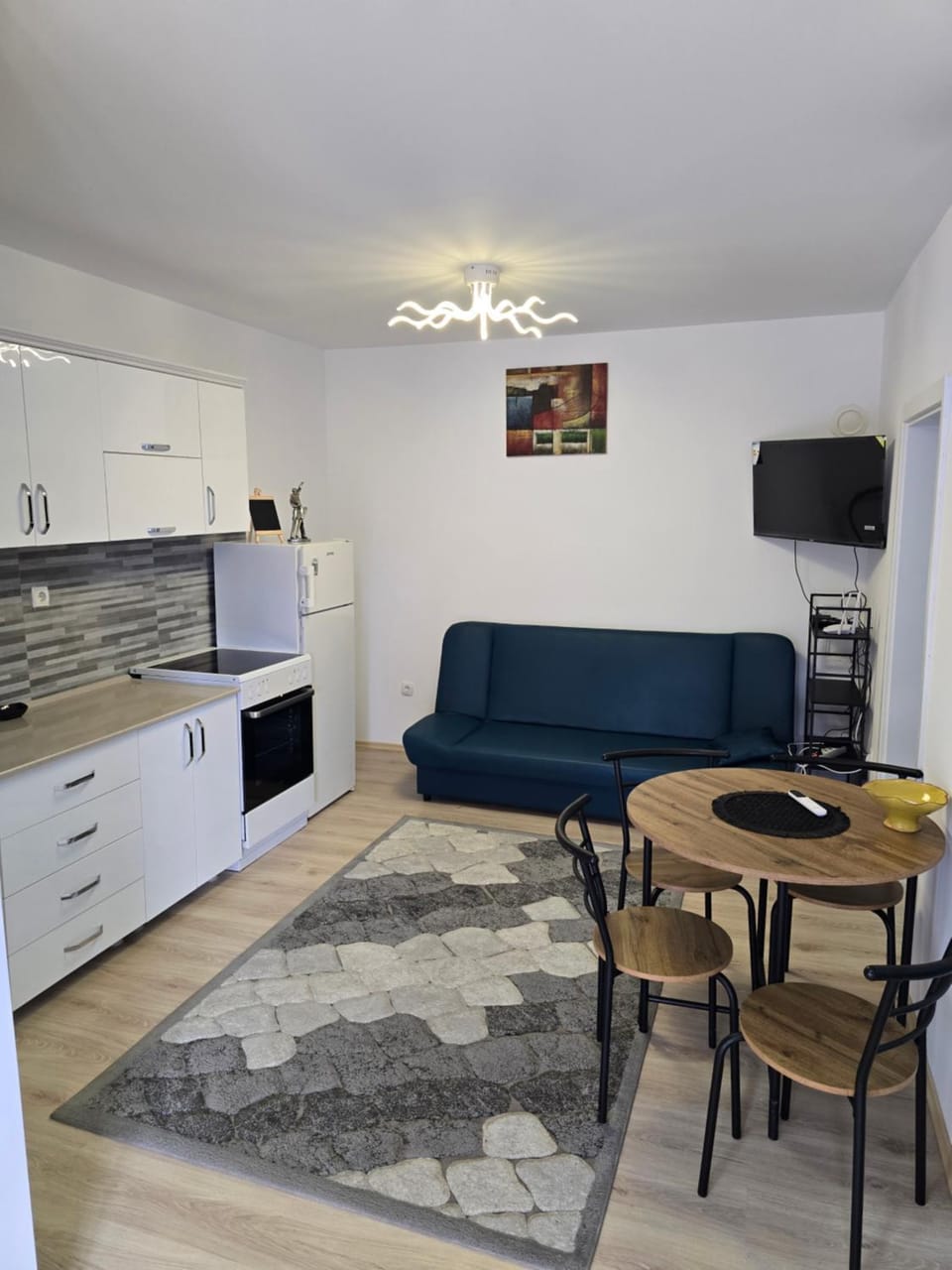 TV and multimedia, Kitchen or kitchenette, Living room, Seating area, Dining area