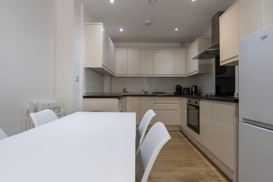 Stylish Modern Apartment by Aldgate East Station 1 Apartment in London