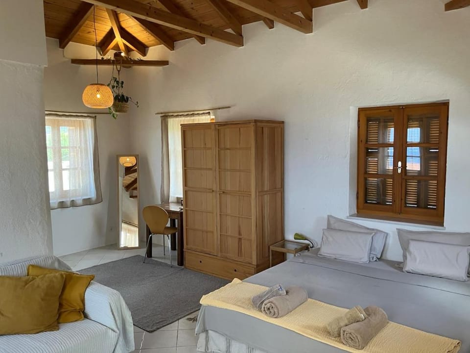 Bright Cozy Home with Terrace, Garden & Sea View House in Messenia