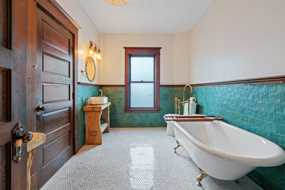 Historic Home in Downtown Vancouver House in Vancouver