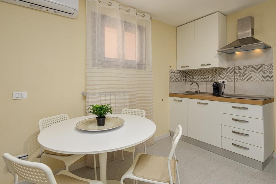 Property building, Kitchen or kitchenette, Living room