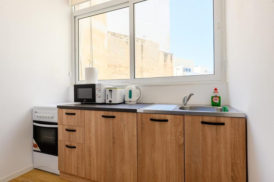 Bright & Airy Apt in Central Sliema - Sleeps 3 Apartment in Sliema