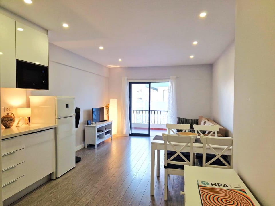 Balcony/Terrace, Kitchen or kitchenette, Living room, Dining area, air conditioner