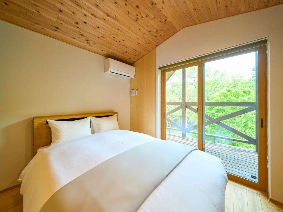 Bed, Photo of the whole room, Bedroom, air conditioner
