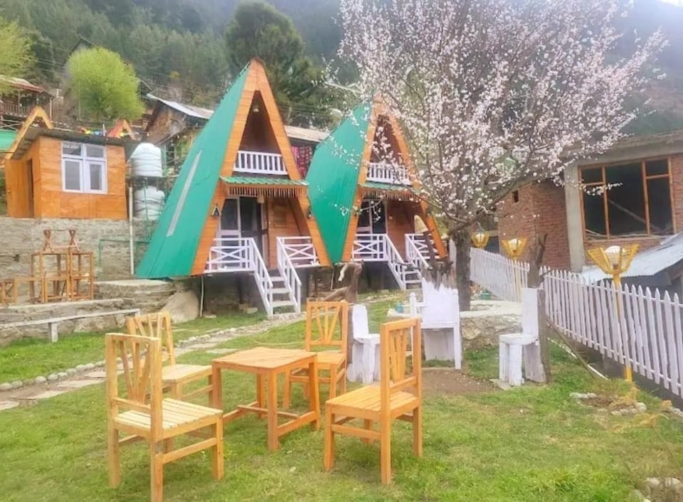 Treehouse near mall rd for 4 person Chalet in Manali