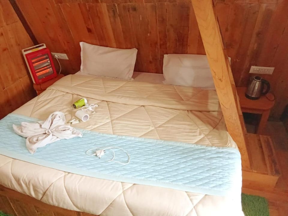 Treehouse near mall rd for 4 person Chalet in Manali