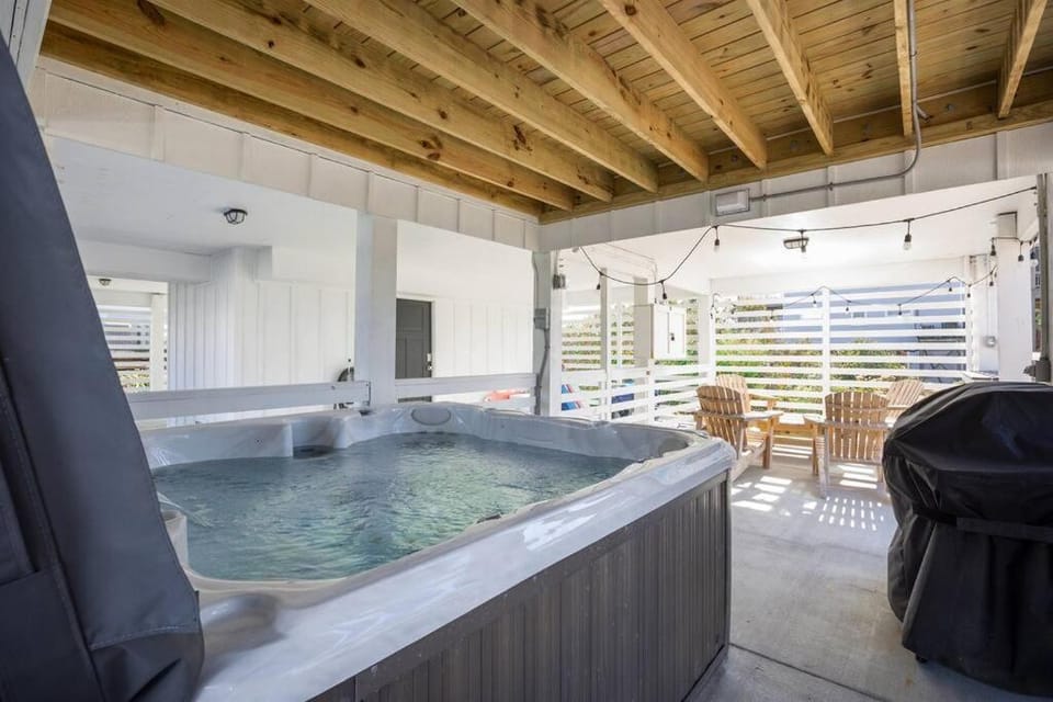 Rum-DCA 600 ft to Beach with Hot Tub and Backyard House in Nags Head