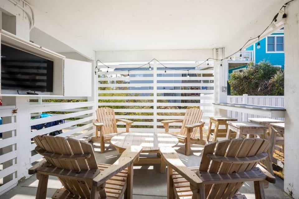 Rum-DCA 600 ft to Beach with Hot Tub and Backyard House in Nags Head