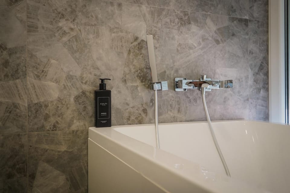 Bathroom, Bath