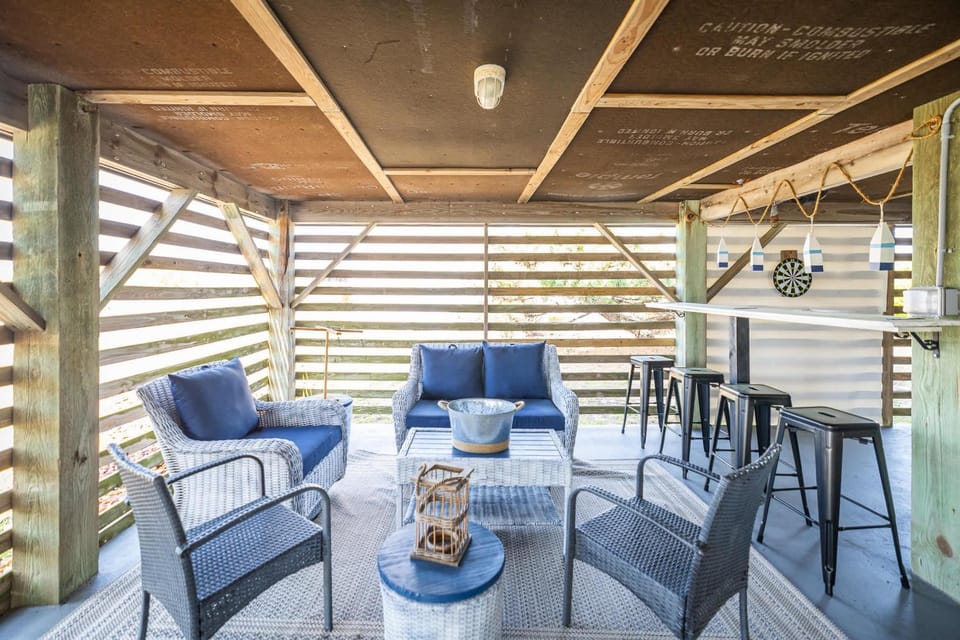 Modern 3rd Row Cottage Hot Tub and Pet Friendly House in Kitty Hawk