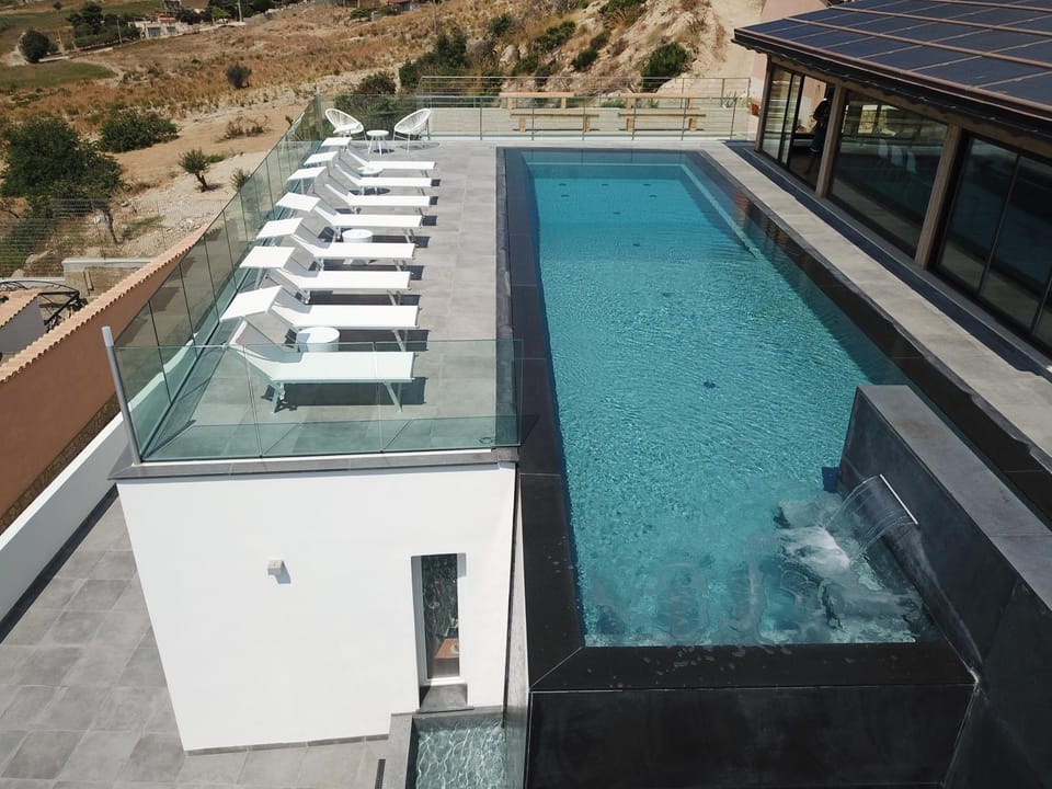 Solarium, Balcony/Terrace, Pool view, Swimming pool, Swimming pool, sunbed