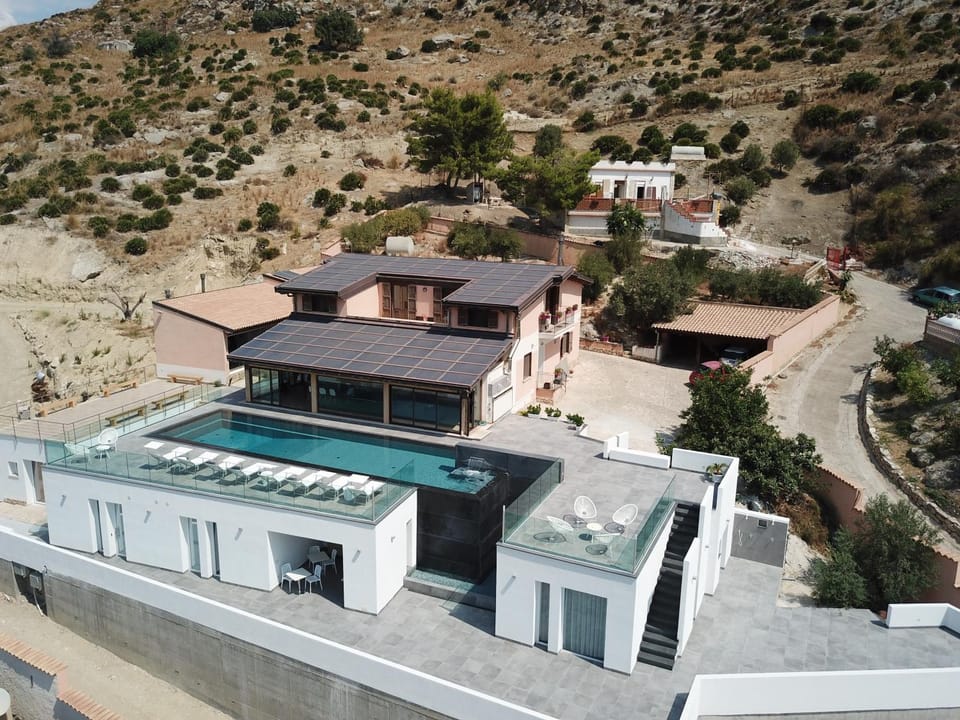 Property building, Natural landscape, Bird's eye view, Balcony/Terrace, Pool view, Swimming pool