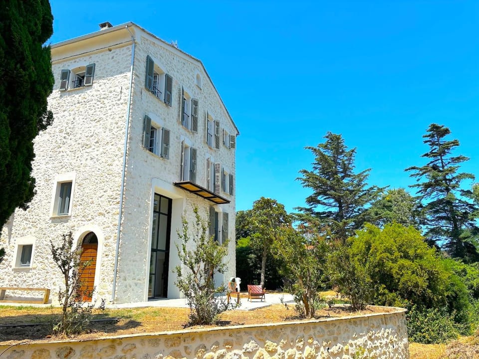 Property building, Spring, Day, Garden, Garden view, Landmark view