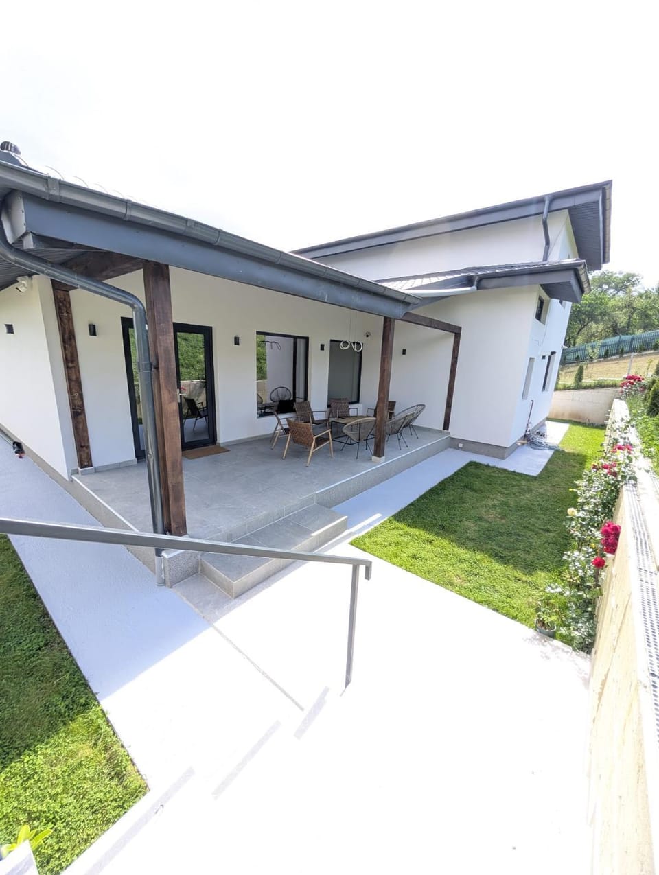 Property building, Spring, Garden, View (from property/room), Balcony/Terrace, Garden view