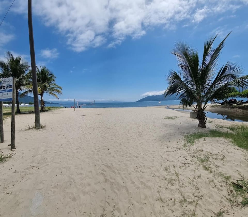 01 Lindo apartamento na praia com piscina Apartment in São Sebastião