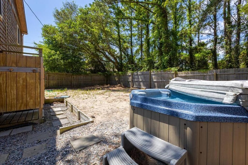 Cozy Nags Head Home Walkable to Beach with Hot Tub House in Nags Head