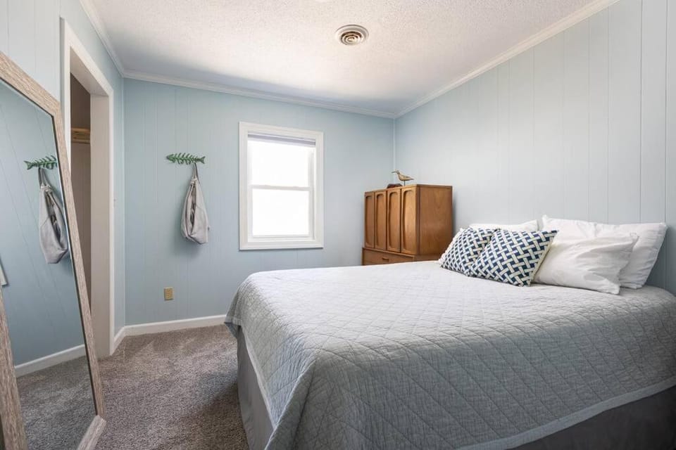 Cozy Nags Head Home Walkable to Beach with Hot Tub House in Nags Head