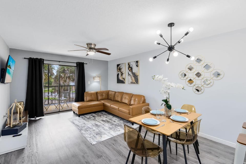 Oasis 316 - Palm Paradise Apartment in Titusville