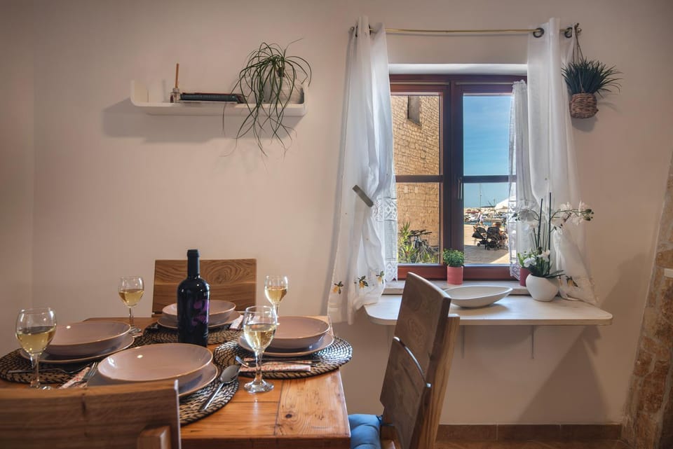 Dining area, Food, Sea view, kitchen