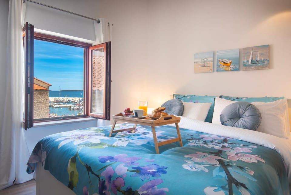 Bed, Bedroom, Sea view