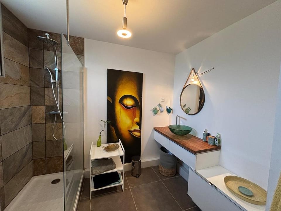 Bottom of house plus terrace Apartment in Six-Fours-les-Plages