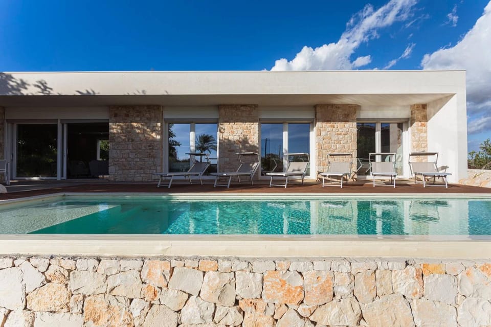 Property building, Day, Pool view, Swimming pool, sunbed