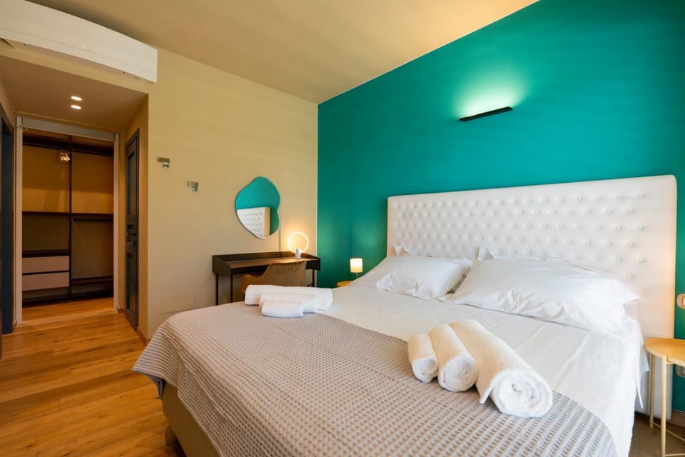 Bed, Photo of the whole room, Bedroom, towels, wardrobe