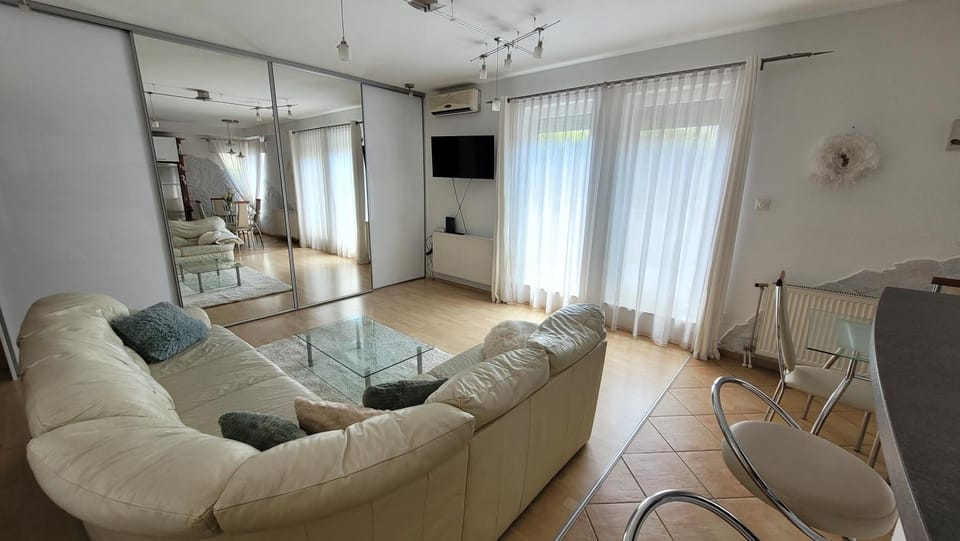 Communal lounge/ TV room, TV and multimedia, Living room, Evening entertainment