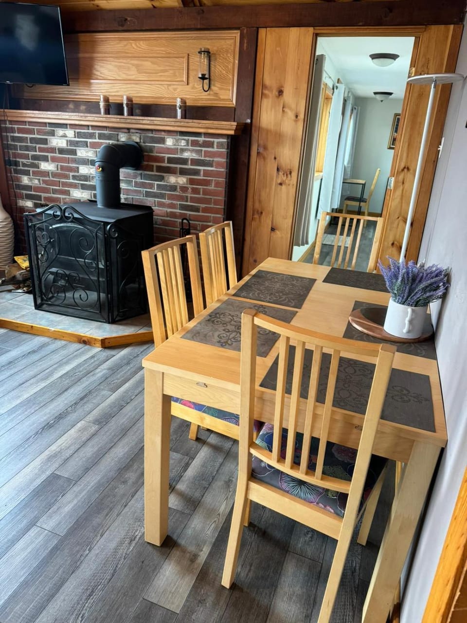 Lakeside Retreat - HOT TUB, Swimming, Boats House in Rindge