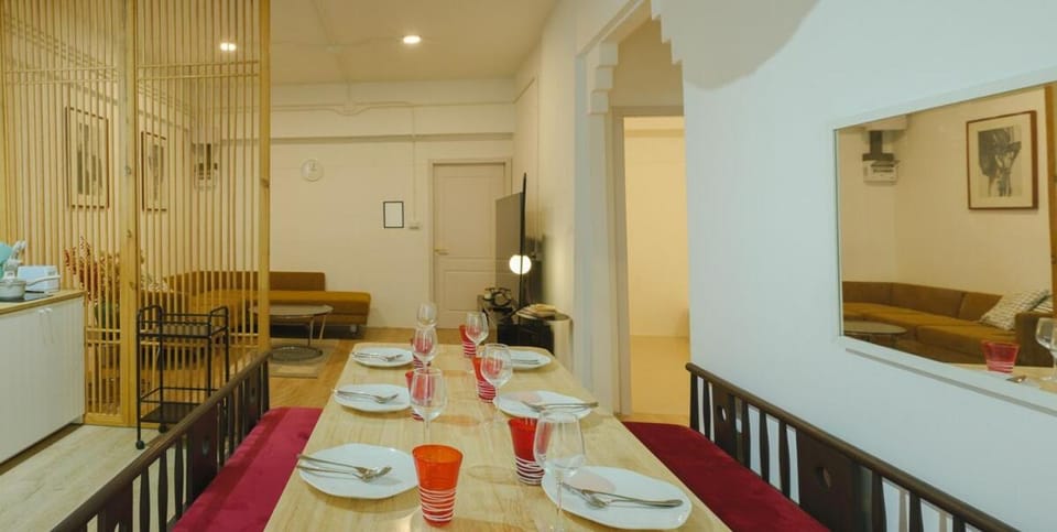 2 BR Sleeps6 I City Center Silom Apartment in Bangkok