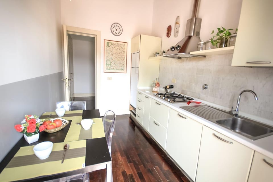 Kitchen or kitchenette, Dining area, Lunch, minibar, oven, stove, air conditioner